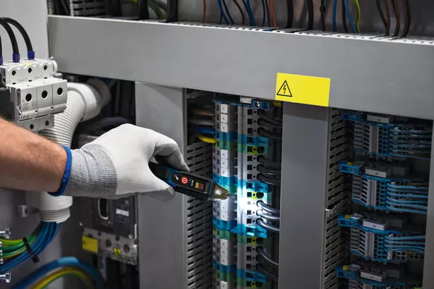 Bosch Spannungsprüfer GVD 1000-17