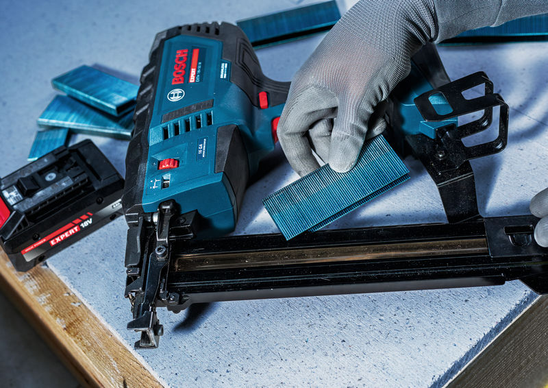 Bosch Akku-Holzklammerer EXPERT EXTH18V-50M / SOLO