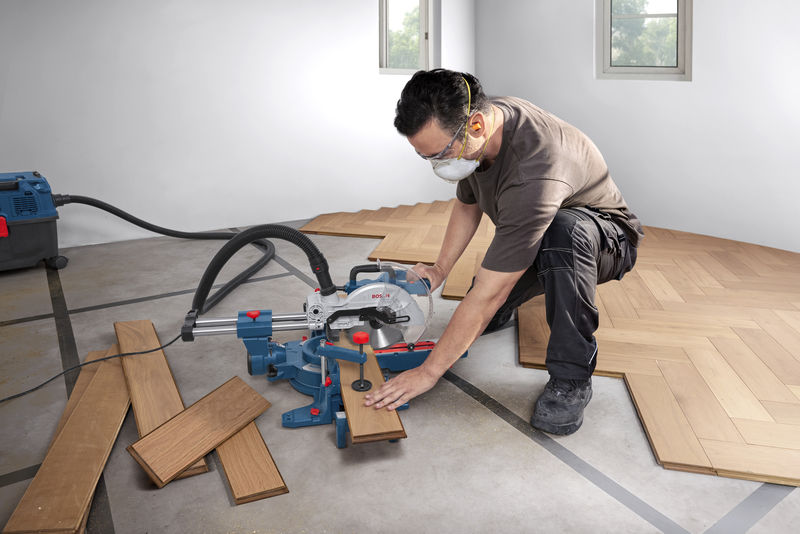 Bosch Kapp- und Gehrungssäge GCM 305–216 S