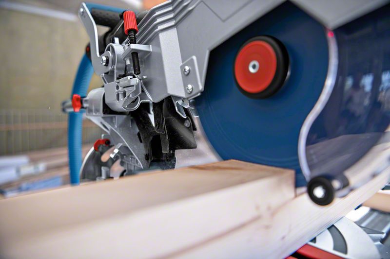 Bosch Akku Kapp- und Gehrungssäge GCM 18V-216 DC Solo