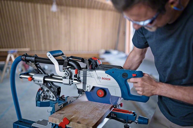 Bosch Akku Kapp- und Gehrungssäge GCM 18V-216 DC Solo