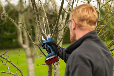 Bosch Akku-Gartenschere PRO GGP 18V-32