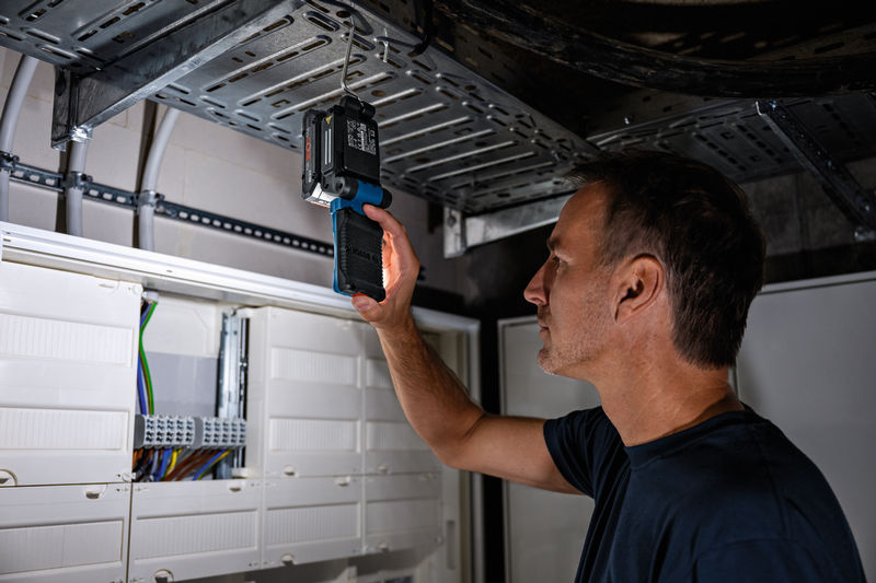 Bosch Akku Arbeitsleuchte GLI 18V-800 / SOLO