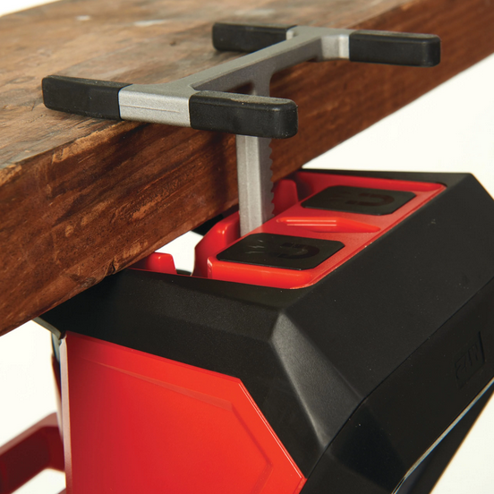 31) Milwaukee Akku Flutstrahler M12 AL