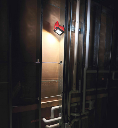 31) Milwaukee Akku Flutstrahler M12 AL