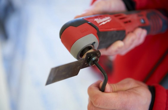 19) Milwaukee Akku Multitool C12 MT